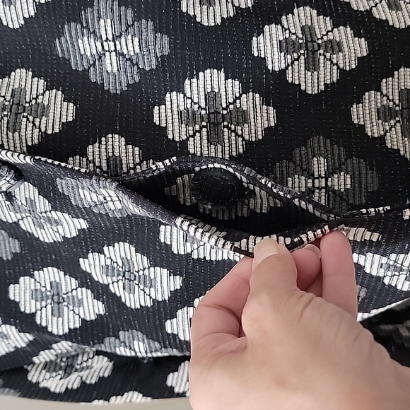 Sigrid Olsen Size 12 Black & Gray Floral Brocade Fitted Jacket Blazer, EUC - Picture 3 of 16